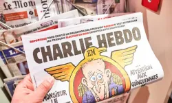 Mizah mı, provokasyon mu? Charlie Hebdo İsrail’e destek sayısıyla pes dedirtti: Çöp kutusu detayı...