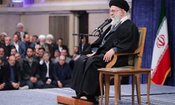 İran Dini Lideri Hamaney: “En tehlikeli silah, savaş gemisini batıran silahtır”