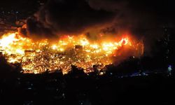 Filipinler'in güneyinde çıkan yangında 1000'den fazla ev yandı