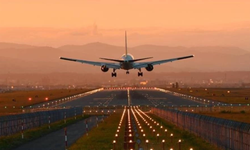 İstanbul-Tahran seferini yapan bir uçak, güvenlik endişeleri nedeniyle acil kodu vererek geri döndü