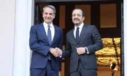 Hristodulidis ile Miçotakis’ten Ankara ziyareti öncesi telefon görülmesi: Kıbrıs sorunu ele alındı