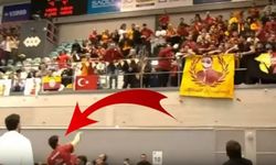 Galatasaray'ın yıldızı kendi taraftarına şişe fırlattı