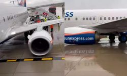 Antalya Havalimanı'nda büyük panik! Uçağın iniş takımları kırıldı, motoru piste sürttü