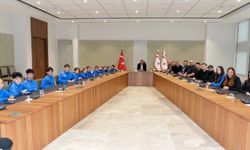 Tufan Erhürman, Perçinci Futbol Okulu’ndan sporcular, yöneticiler ve ailelerle görüştü