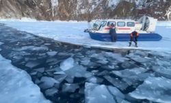 Tur aracı yüzeyi buzla kaplı göle düştü: 8 ölü