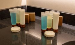 Otel banyolarındaki mini şampuanlara veda