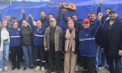 Lefkoşa Belediye Tiyatrosu sanatçılarından EKTAM işçilerine grev çadırında dayanışma etkinliği