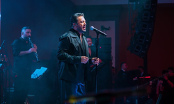 Aşkın Ritmi Grand Pasha Girne’de Attı! Emre Altuğ’dan Sevgililer Günü’ne Unutulmaz Konser