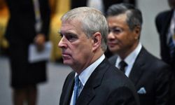 Kraliçe Elizabeth'in, Epstein mağduruna sus payı ödemesi için oğluna borç verdiği öne sürüldü