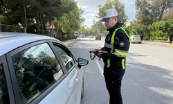 Dünkü trafik denetimlerinde 381 sürücü yazıldı, 45 araç trafikten men edildi, 6 sürücü tutuklandı