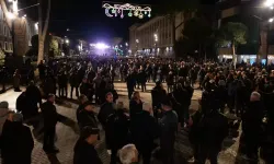 Tiran'da binlerce kişi Rama hükümetinin istifasını istedi