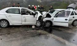 Burdur’da İki Otomobil Çarpıştı: Çok Sayıda Can Kaybı