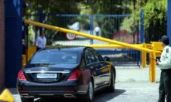 İngiltere'nin Tahran Büyükelçiliği geçici olarak kapatıldı