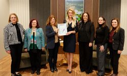 Nilden Bektaş Erhürman, Mağusa Kadın Merkezi Derneği (MAKAMER) Başkan ve beraberindeki heyet ile bir araya geldi