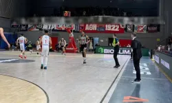 Yunanistan'da skandal pankart! Hem Türk polisine hem de Beşiktaş'a hadsiz saldırı