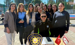 Polis kariyer günlerinde öğrencilerle buluştu