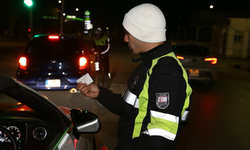 ÜLKE GENELİNDEKİ TRAFİK DENETİMLERİNDE, 10 ALKOLLÜ SÜRÜCÜ RAPOR EDİLDİ, 38 ARAÇ TRAFİKTEN MEN EDİLDİ