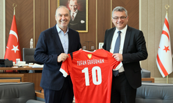 Cumhurbaşkanı Erhürman, KTFF başkanı ve yönetim kurulu üyelerini kabul etti