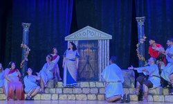 Hafta sonu tiyatroseverlerin beğenisine sunulan “Lisistrati”, 18 ve 25 Mart’ta yeniden sahnelenecek