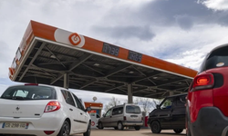 Ucuz akaryakıt için sınırı geçiyorlar