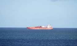Hürmüz’den İran Dışı İlk Petrol Tankeri Geçti