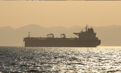 İran, Hürmüz’de bekleyen gemileri paylaştı