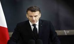 Macron, Pezeşkiyan ile görüştü: İran’dan bölge ülkelerine saldırılarını durdurmasını istedi