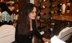 Şarap ve Cazın Büyülü Gecesi: Nihan Görgü Gate Wine House’ta Sahne Aldı