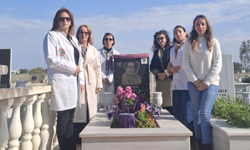 Kıbrıs Türk Eczacılar Birliği, Kamran Aziz’i vefatının 9’uncu yılında kabri başında andı