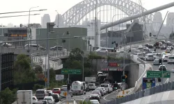 Avustralya yakıt vergisini yarıya indiriyor