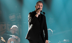 Özcan Deniz Les Ambassadeurs’te Gönülleri Fethetti