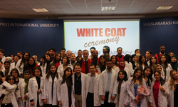 UKÜ Eczacılık Fakültesi’nde “Beyaz Önlük Giyme Töreni” düzenlendi