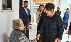 Zerrin Üstel Lapta Huzurevi’ni ziyaret etti