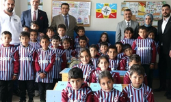 Trabzonspor’dan Ağrı’daki köy okuluna forma sürprizi