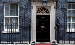 Starmer, sosyal medya şirketlerine çocuk güvenliği için baskıyı artırıyor