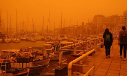 Afrika'dan gelen çöl tozu sonucu Girit Adası'nda gökyüzü kırmızıya büründü