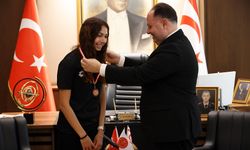 Cumhuriyet Meclisi Başkanı Öztürkler, atlet Ada Kafa’yı kabul etti