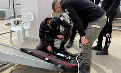 Lefkoşa’da bir apartman boşluğunda mahsur kalan minik kedi kurtarıldı