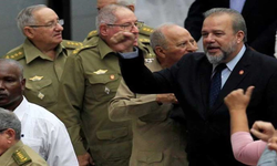 Küba Devlet Başkanı, Washington'dan gelen baskıya rağmen istifa etmeyeceğini vurguladı