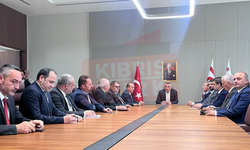 Üstel başkanlığındaki hükümet heyeti, Cumhurbaşkanı Erhürman ile toplantı gerçekleştiriyor