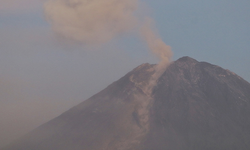 Endonezya'daki Semeru Yanardağı'nda 4 patlama meydana geldi
