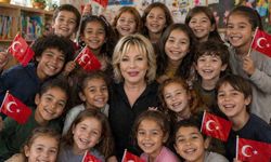 Emel Sayın’dan 23 Nisan mesajı: Umut çocukların gülüşünde