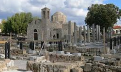 Baf Kilisesi papazı ile eski Baf Metropoliti arasında kavga