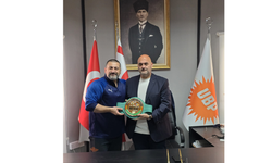 Burak Mataracı’dan tarihi WBC kemeri takdimi Gazimağusa’da dikkat çekti