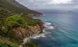 Akama sahilinde bir erkek cesedi bulundu