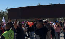 Eylemciler, hükümetin tabutunu kaldırdı!