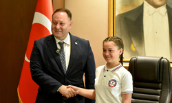 Öztürkler, makamını Şht. Yalçın İlkokulu öğrencisi Rana Dalay'a devretti