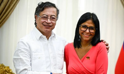 Petro ile Rodriguez Caracas’ta buluştu