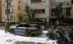 Tel Aviv’e Füze Parçaları Yağdı: 2 Yaralı