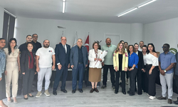 Dr. Tomris Mahirel’e yılın annesi ödülü verildi